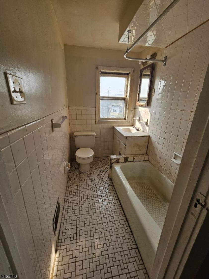 23 Elm St Property Photo 13