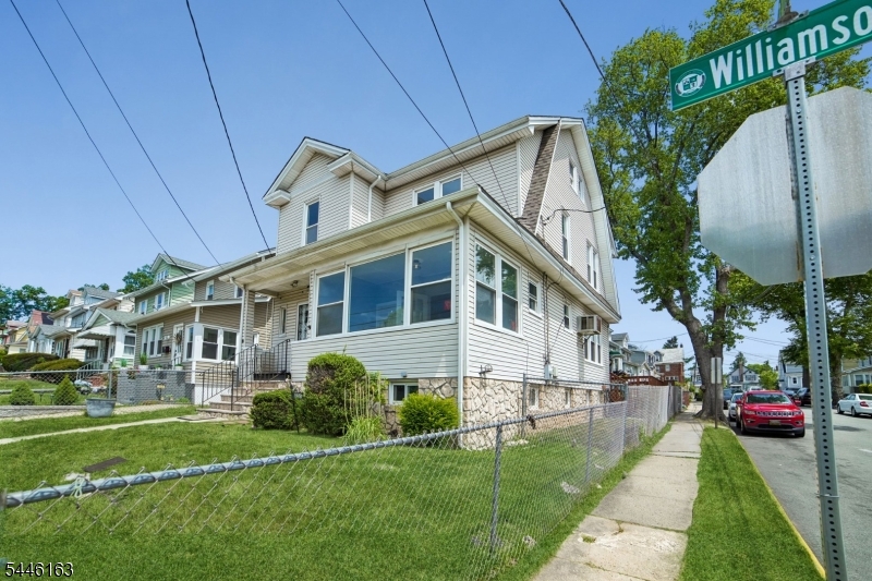 231 Williamson Ave Property Photo 4