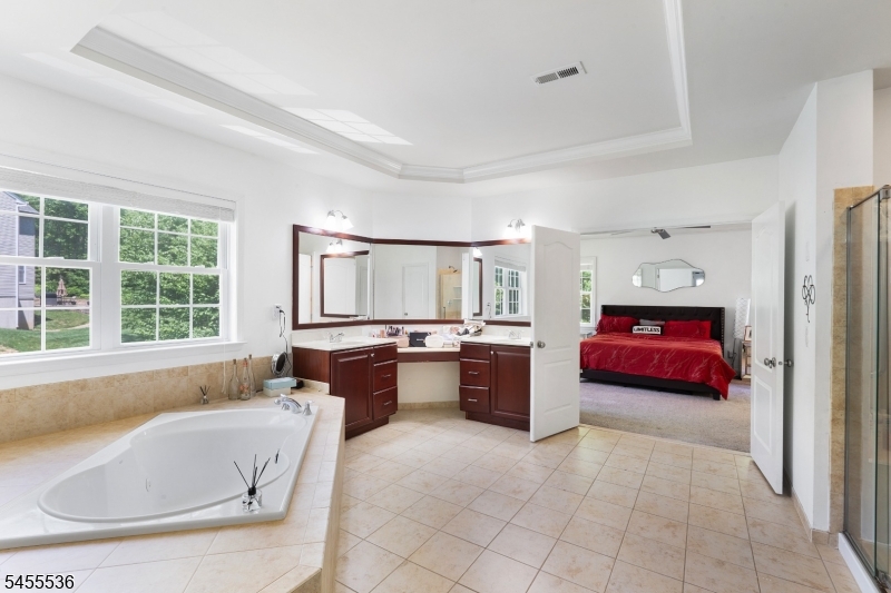 4 Sovereign Dr Property Photo 23