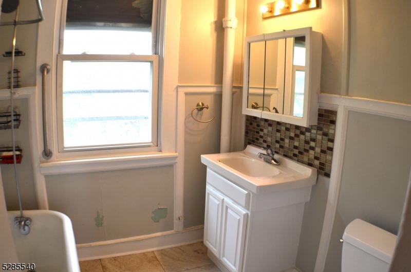 1800 Front St 4 Property Photo 8