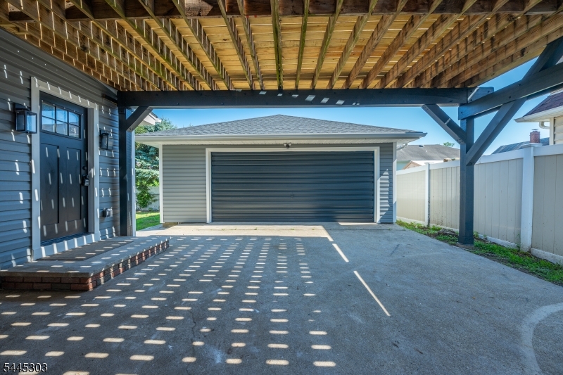 214 Alberta Dr Property Photo 4