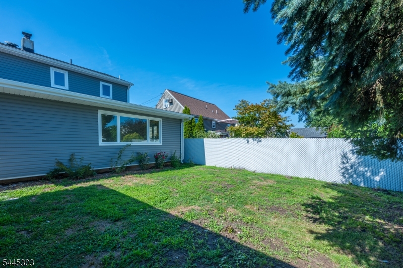214 Alberta Dr Property Photo 42