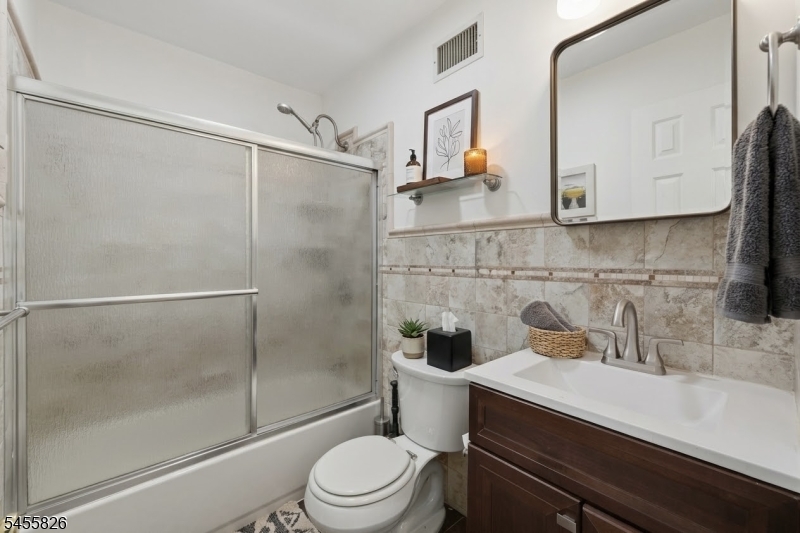 81 Hudson Ave Property Photo 12