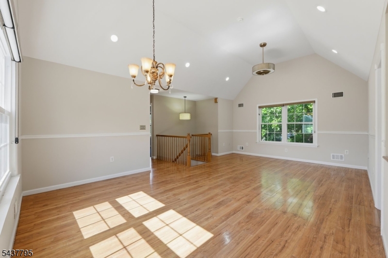 81 Hudson Ave Property Photo 17