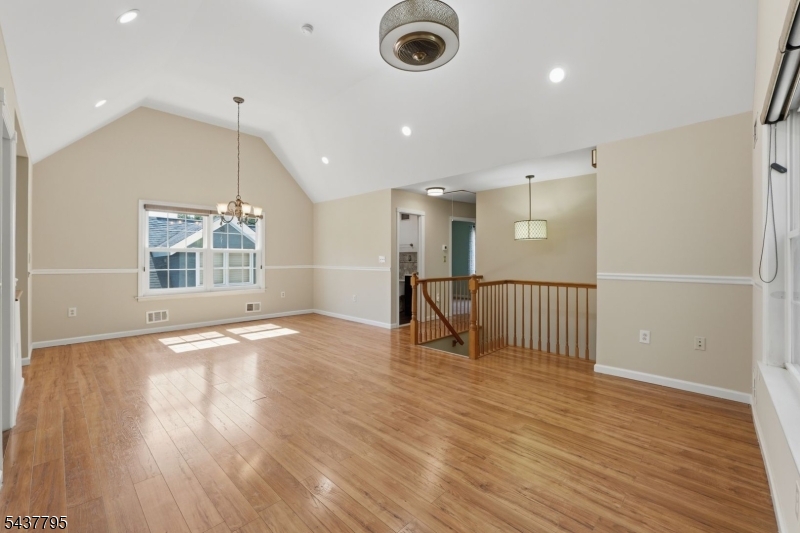 81 Hudson Ave Property Photo 18