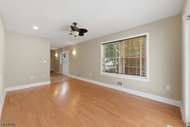 81 Hudson Ave Property Photo 23