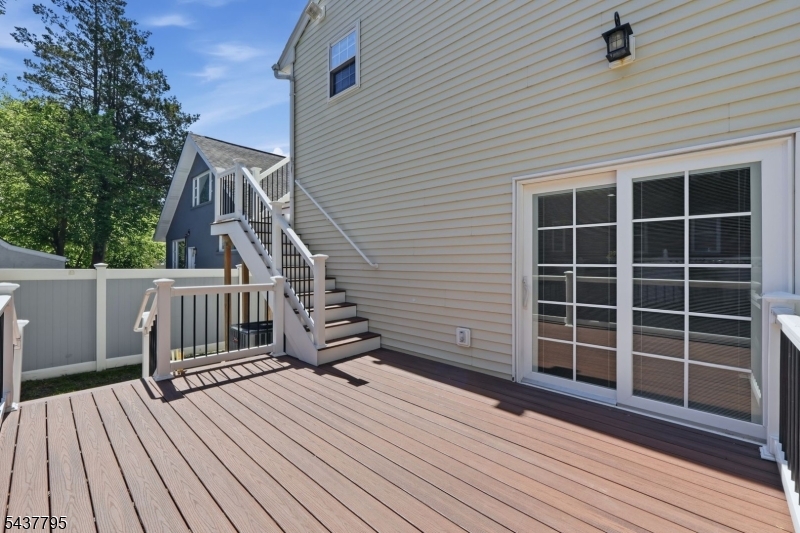 81 Hudson Ave Property Photo 32