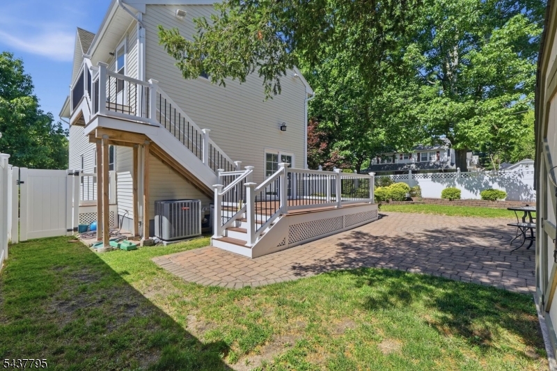 81 Hudson Ave Property Photo 34