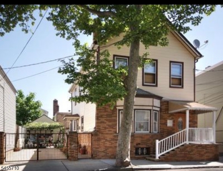 14 Vincent St Property Photo 1