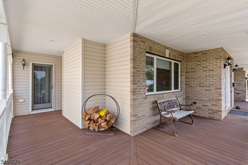 26 Mount Cedar Ave Property Photo 4