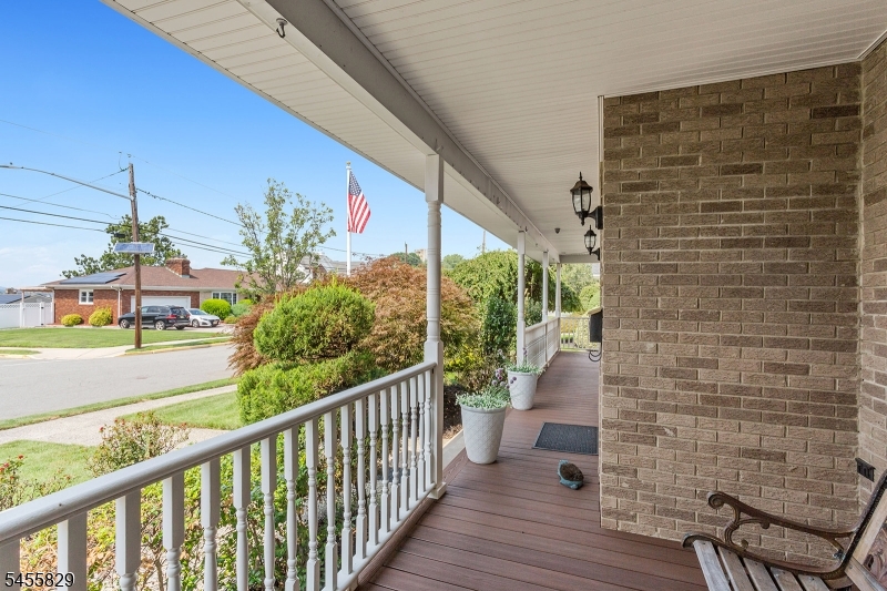 26 Mount Cedar Ave Property Photo 6