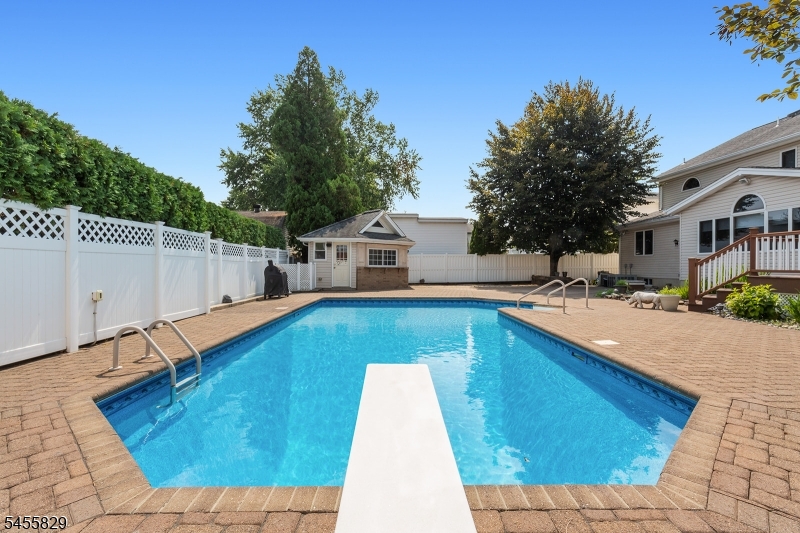 26 Mount Cedar Ave Property Photo 10