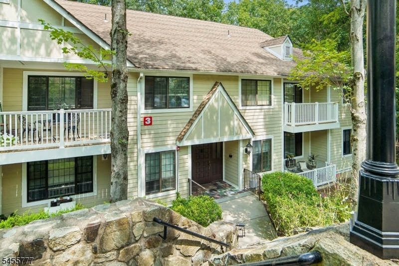 3 Foxwood Dr D Property Photo 1