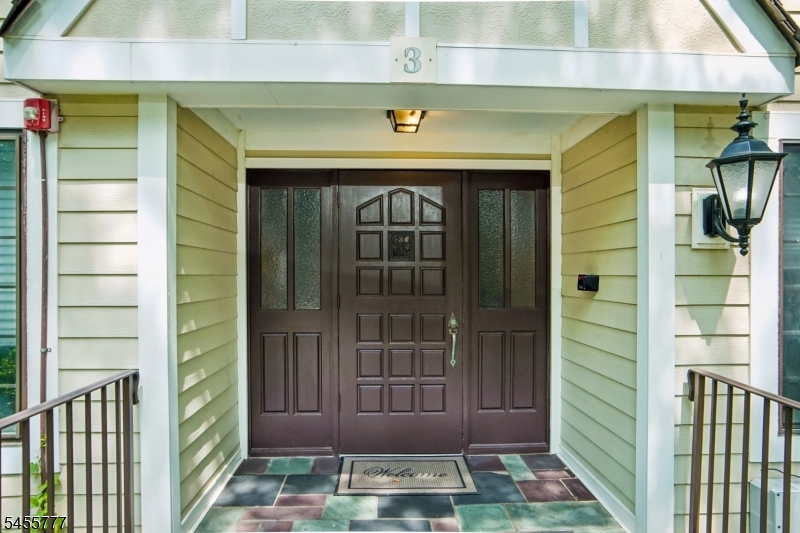3 Foxwood Dr D Property Photo 3