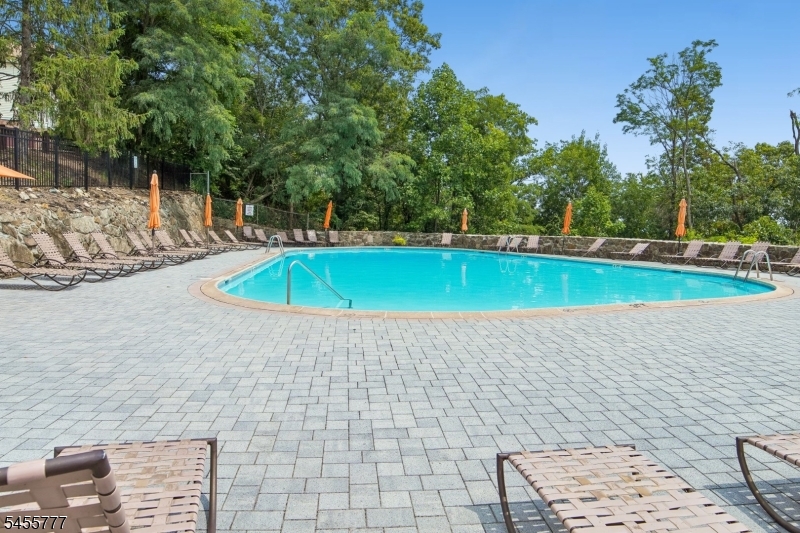 3 Foxwood Dr D Property Photo 13