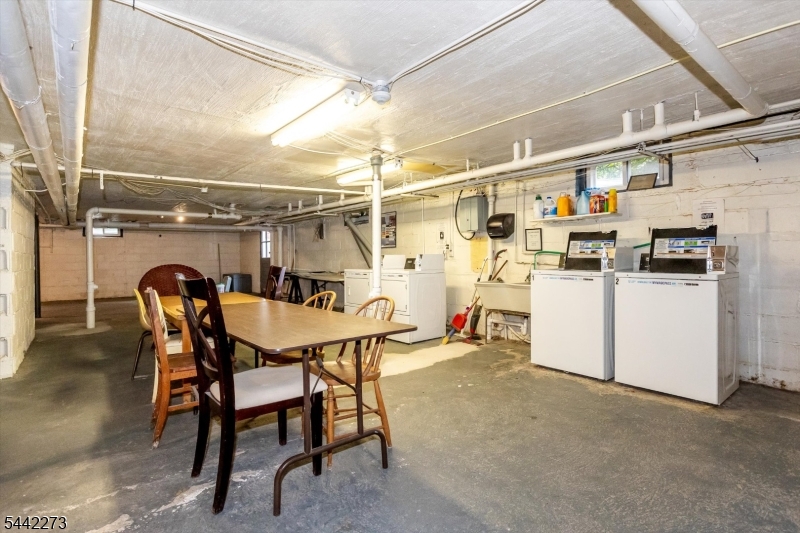 101 Gates Ave 4 Property Photo 12