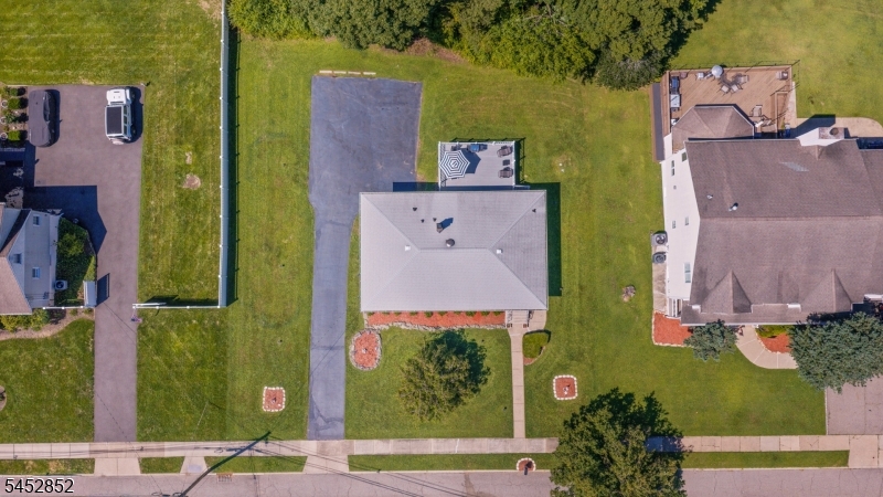 74 Farmingdale Rd Property Photo 6