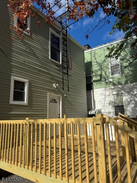 368 Myrtle Ave 2 Property Photo 6