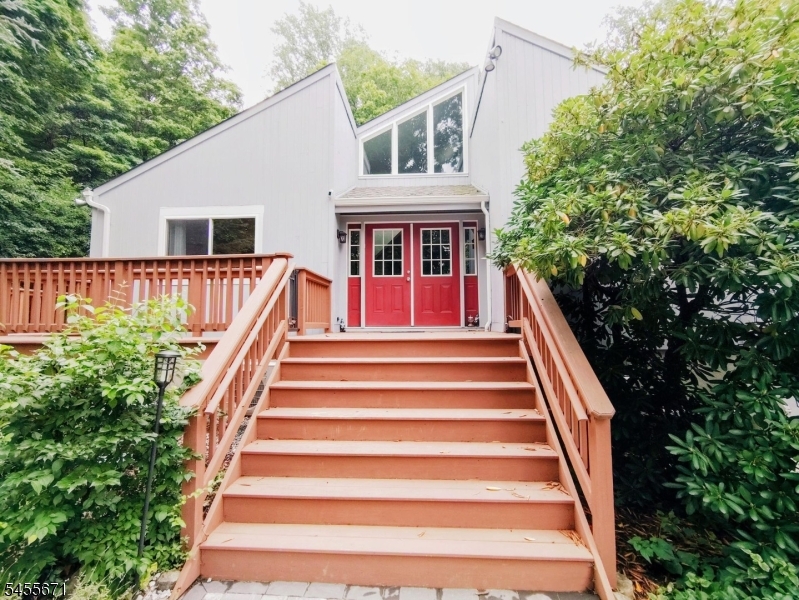 14 Tompkins Ct Property Photo 3