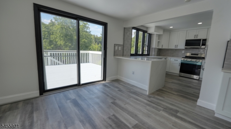 20 Anderson Hill Rd Property Photo 1
