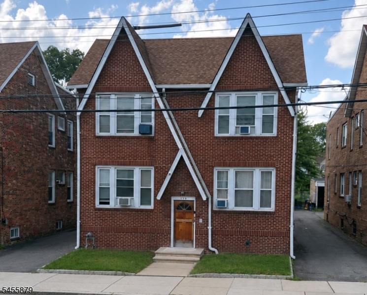 435 Kerrigan Blvd Property Photo 1