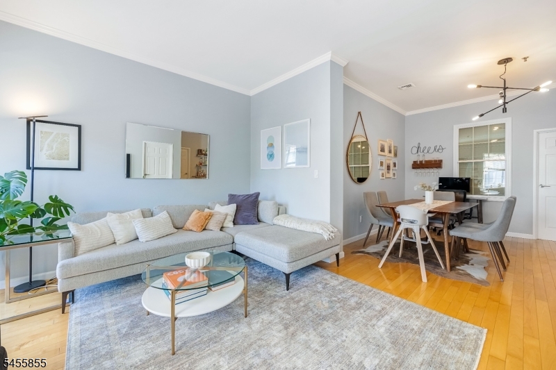 1110 Clinton St 25