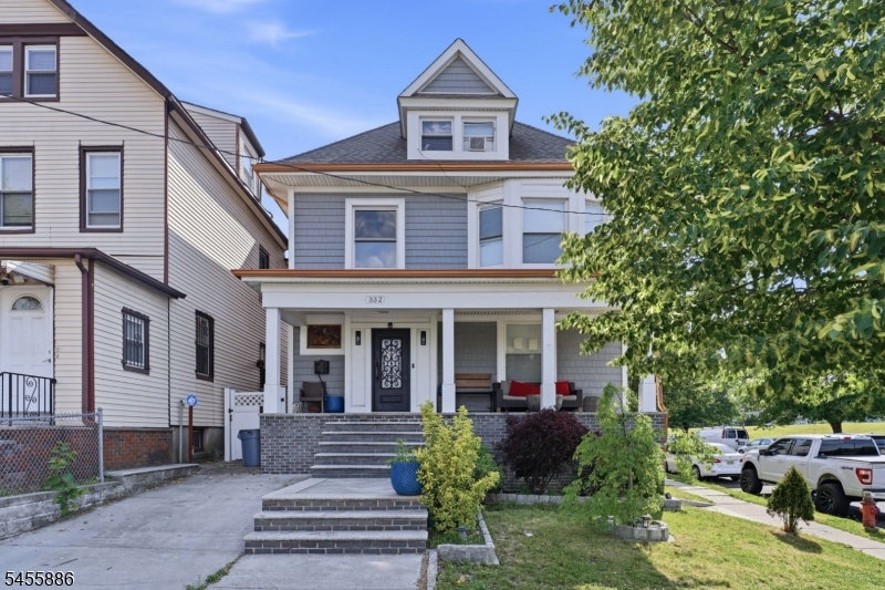 334 1St Ave Property Photo 1