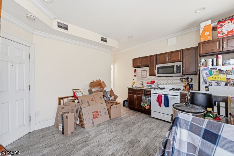 334 1st Ave Property Photo 11
