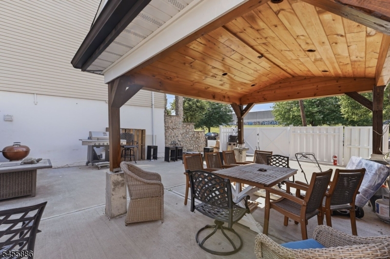 334 1st Ave Property Photo 23