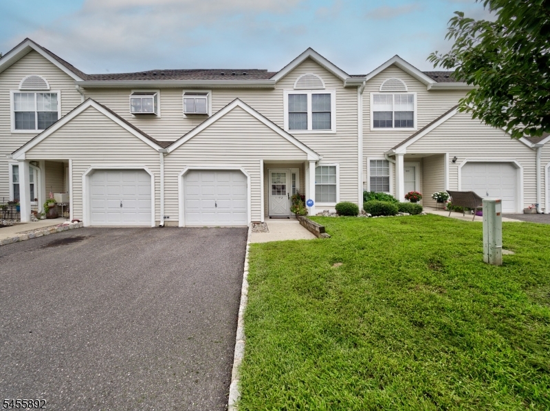 1102 Fox Hill Pl Property Photo 1