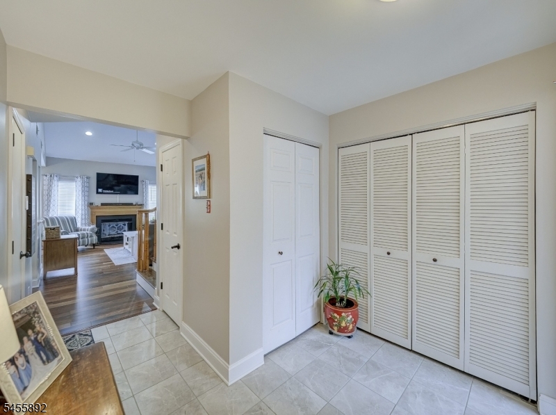 1102 Fox Hill Pl Property Photo 2