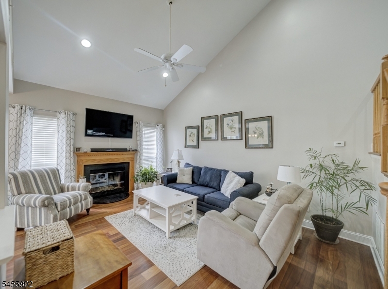1102 Fox Hill Pl Property Photo 9