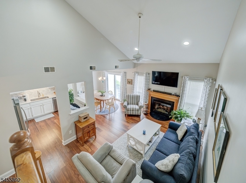 1102 Fox Hill Pl Property Photo 11