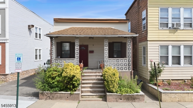 2 Lake St Property Photo 1
