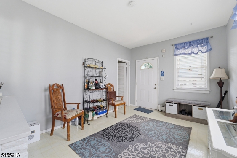 2 Lake St Property Photo 3