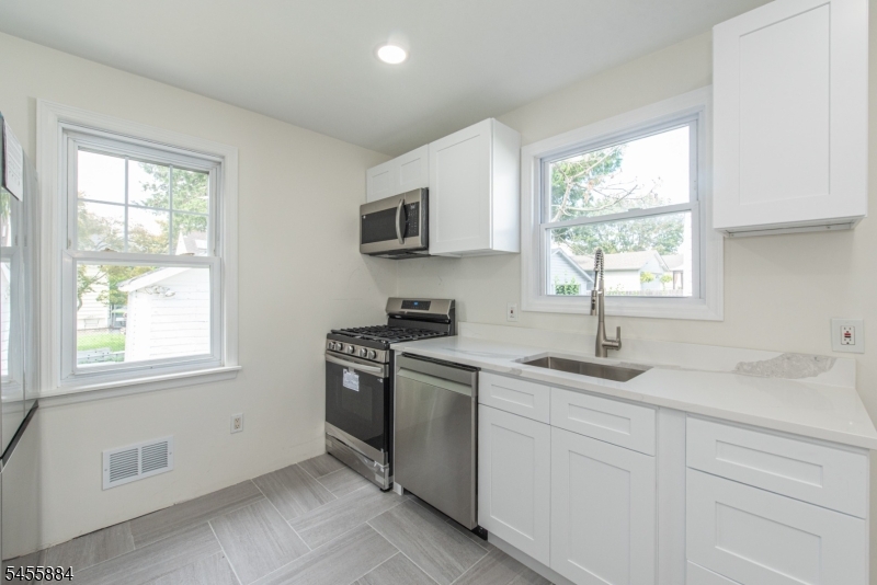 50 Birch St Property Photo 6