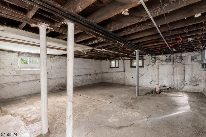 38 Headley Ter Property Photo 35
