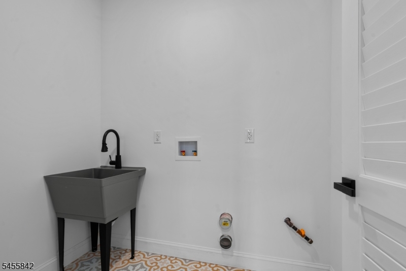 41 Lefke Ln Property Photo 13