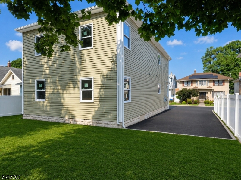 84 Beech St Property Photo 5