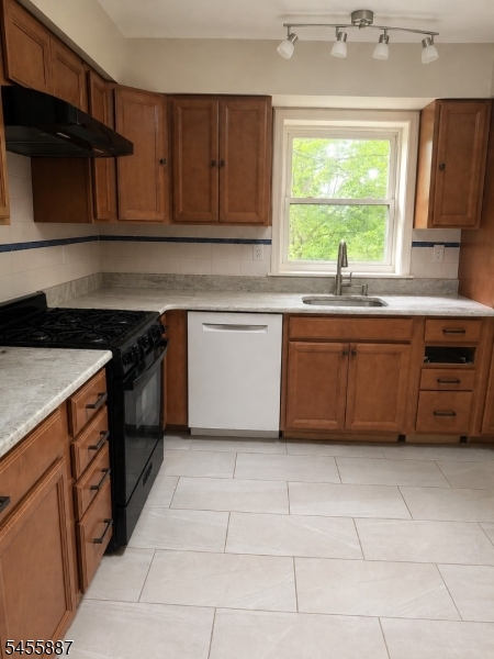 37 Goltra Dr Property Photo 3