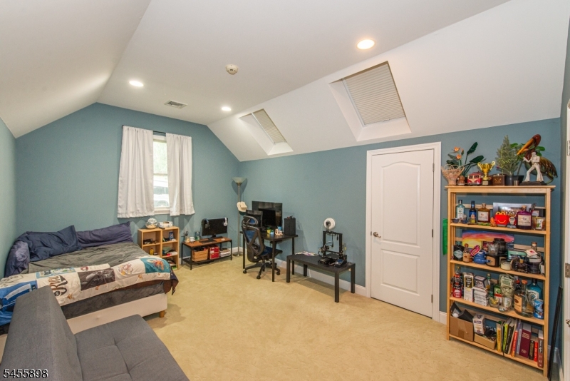 93 Coventry Way Property Photo 35