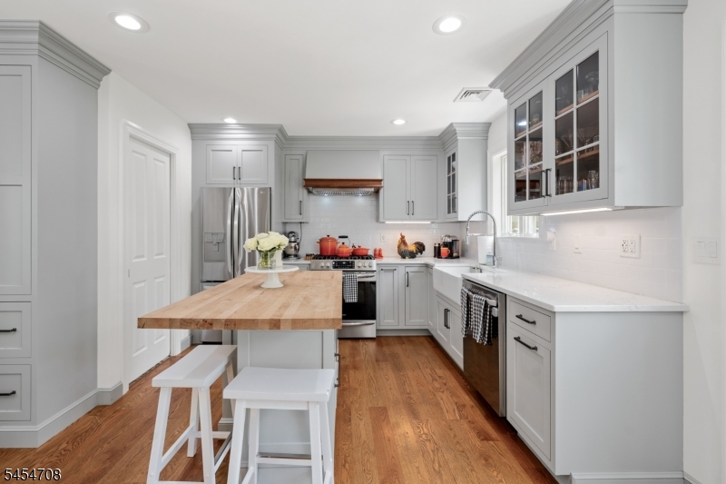 7 Alley Way Property Photo 10