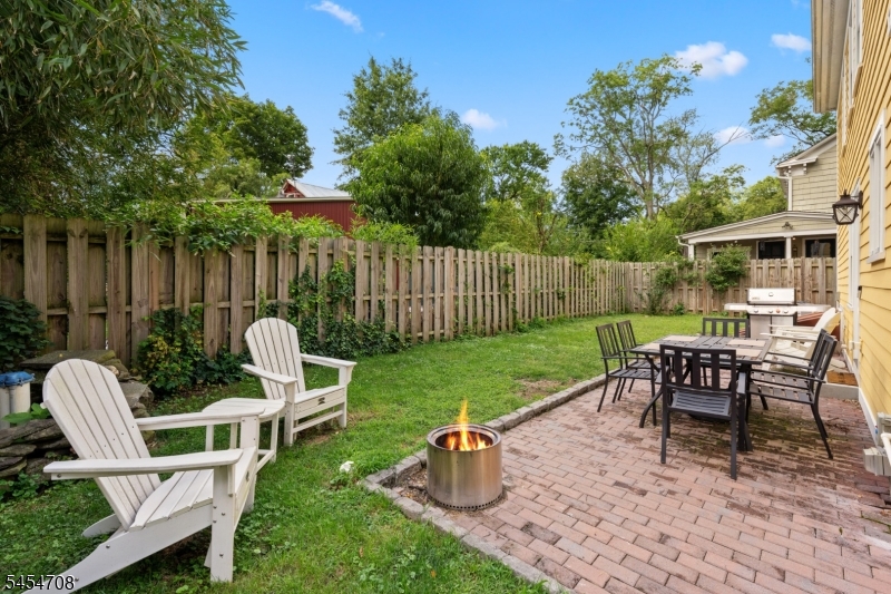7 Alley Way Property Photo 23