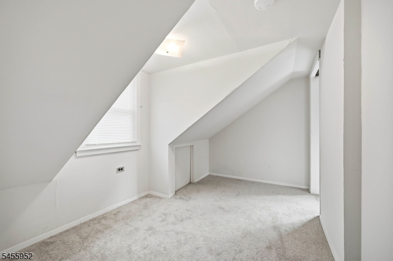 80 Reinman Rd Property Photo 17