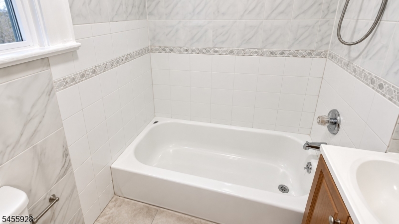 272 Littleton Ave Property Photo 4