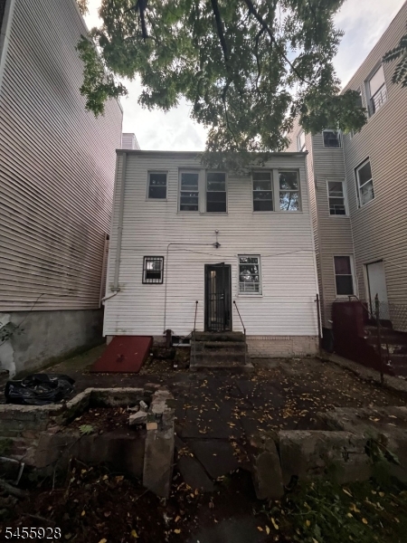 272 Littleton Ave Property Photo 11