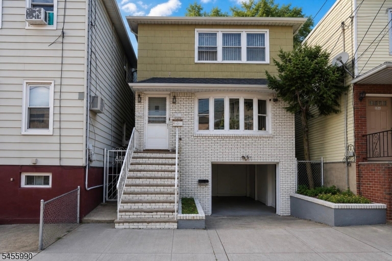 114 Cross St Property Photo 1