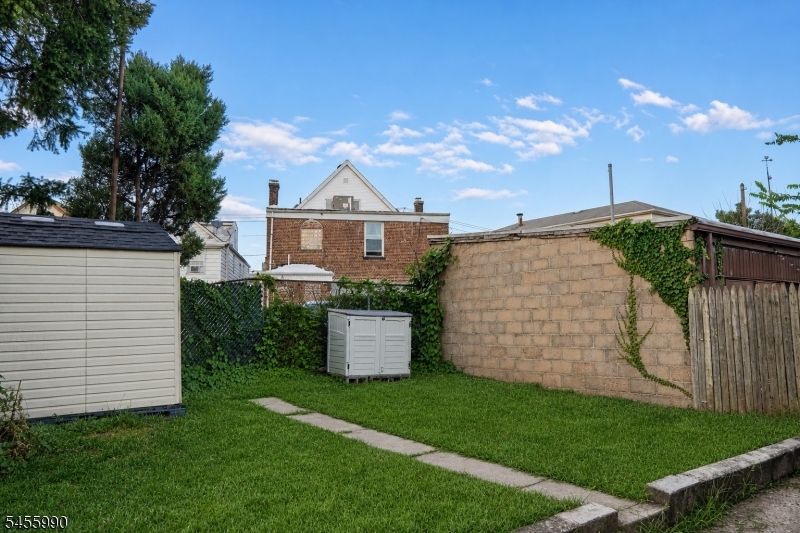 114 Cross St Property Photo 18