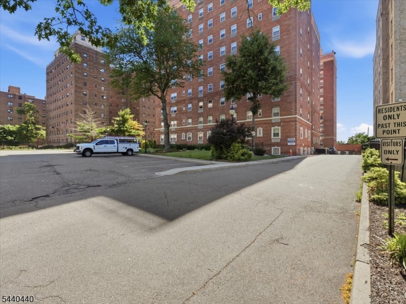 70 S Munn Ave 413 Property Photo 1