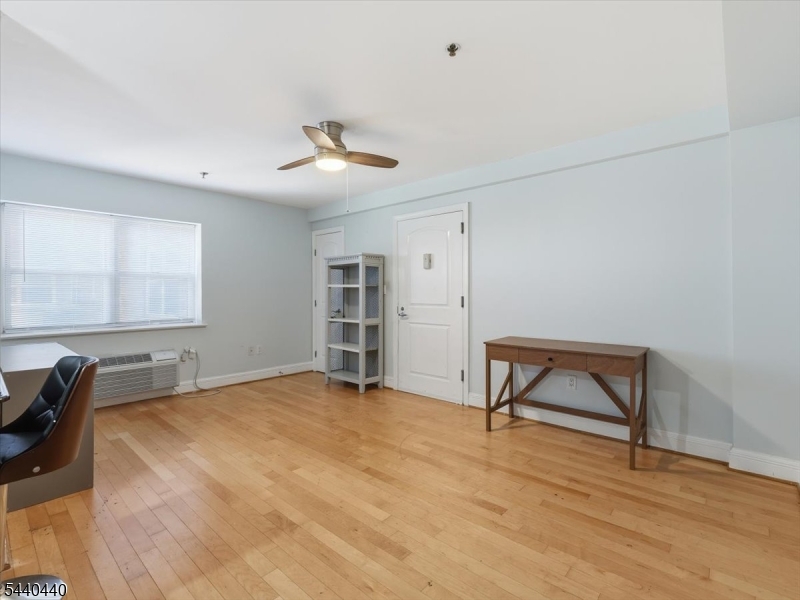 70 S Munn Ave 413 Property Photo 11